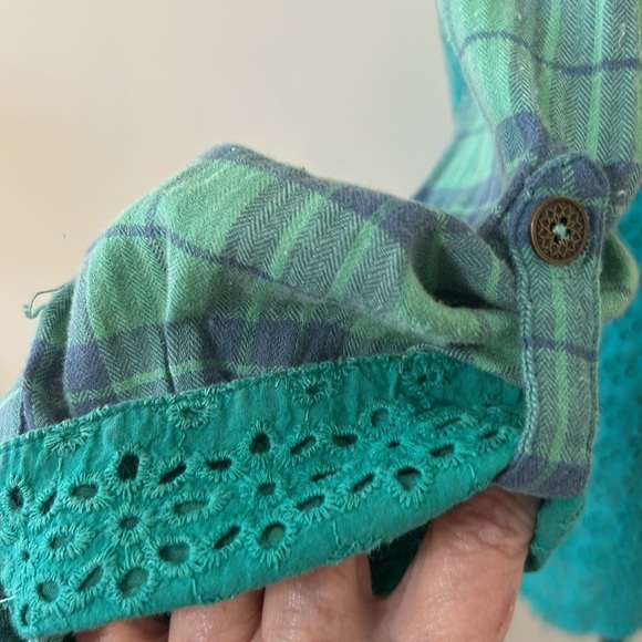 Miss Me Embroidered Flannel Button Down Shirt. Ladies Medium. - Picture 6 of 13